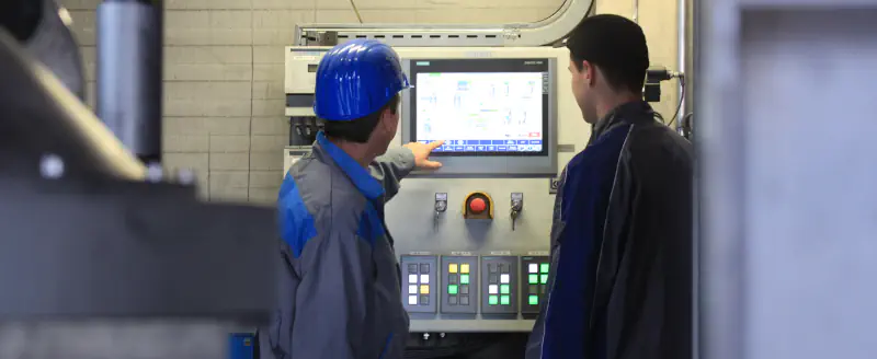 Wartung durch Mitarbeigter der PMT Jetmill GmbH